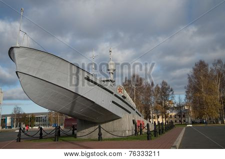Monument to the sailors trpednyh boats 1