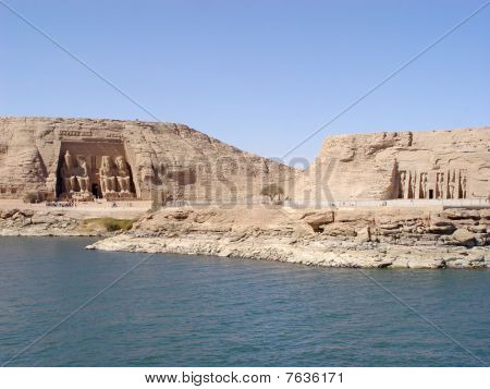 วัด simbel และ nefertari abou