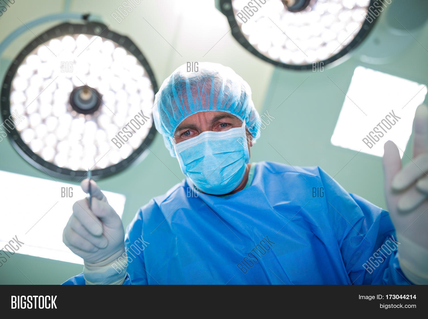 Surgeon Holding Image & Photo (Free Trial) Bigstock