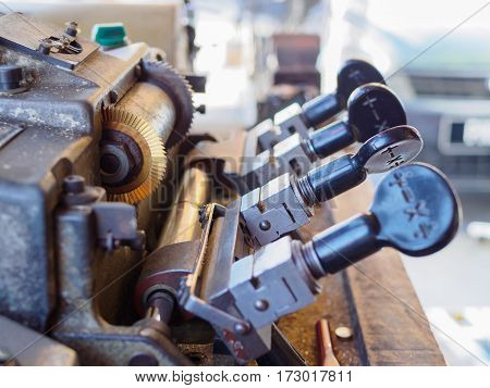 The professional machine of  makes key copy