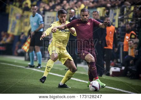 VILLARREAL, SPAIN - FEBRUARY 16: (L) Dos Santos, (R) Peres during UEFA Europa League match between Villarreal CF and AS Roma at Ceramica Stadium on February 16, 2017 in Villarreal, Spain