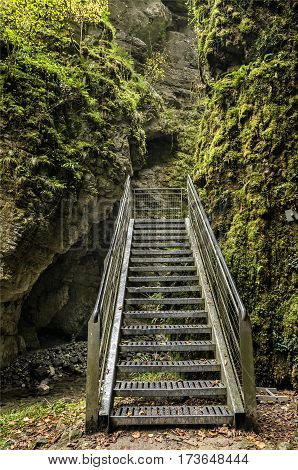 A beautiful waterfall in the heart of the gorges of Kakuetta in the Pyrénées Atlantiques. A little away from the path since it will be necessary to go under a bridge to see it from this angle of view.