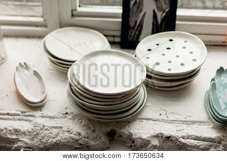 workshop production of ceramic tableware finished products.