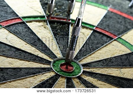 steel dart board with maximum 170 points finish
