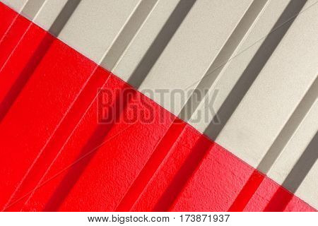 The two halves grey and red of the figure of corrugated texture.