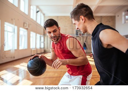 Two basketball players playing one on one.