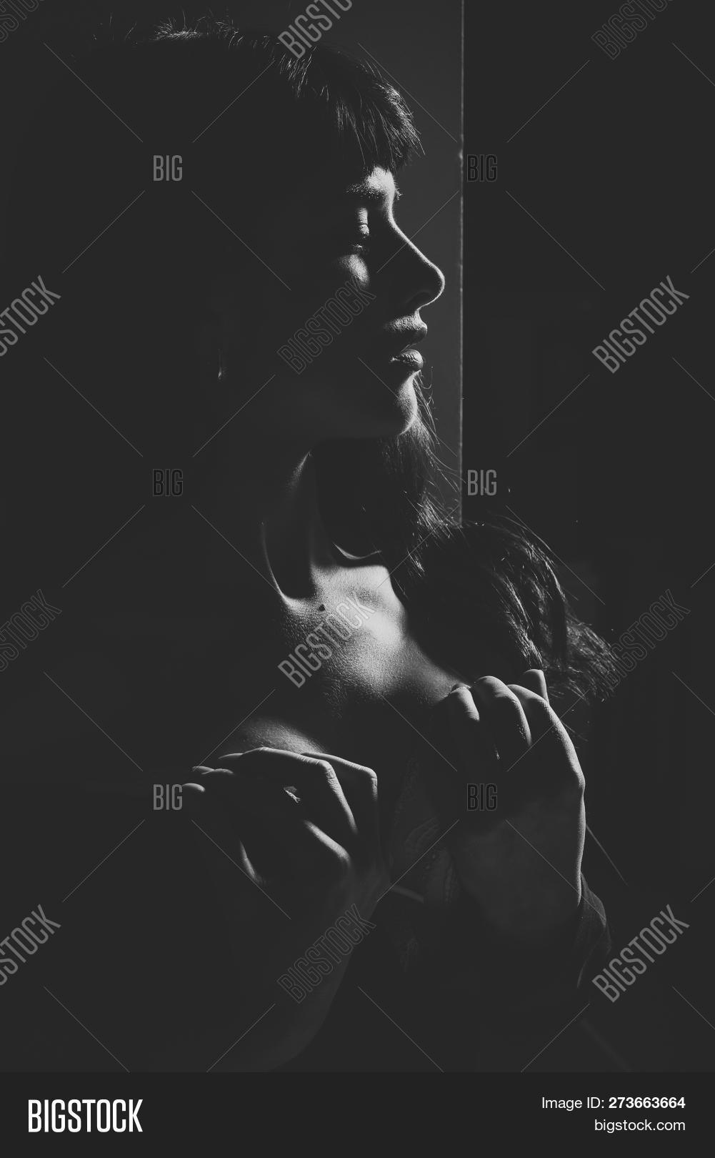 Girl Sensual 图片和照片（免费试用） Bigstock