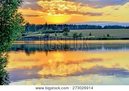 Evening Landscape Screensaver On The Lake With The Reflection In The Water Of The Evening Sky Filled