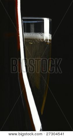 siyah zemin üzerine şampanya