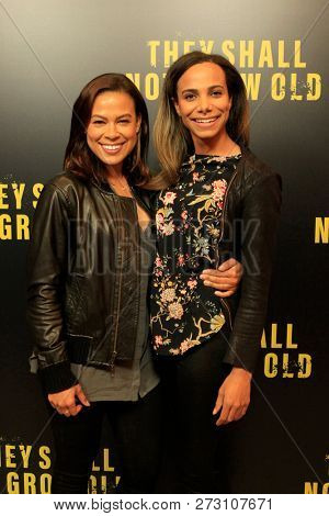 LOS ANGELES - DEC 7:  Toni Trucks, Ione Butler at the 