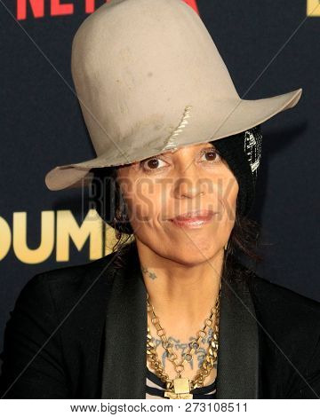 LOS ANGELES - DEC 6:  Linda Perry at the 