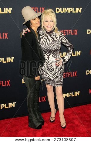 LOS ANGELES - DEC 6:  Linda Perry, Dolly Parton at the 