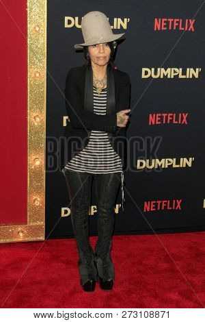 LOS ANGELES - DEC 6:  Linda Perry at the 