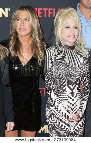 LOS ANGELES - DEC 6:  Jennifer Aniston, Dolly Parton at the 