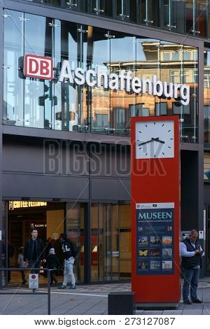Aschaffenburg, Germany - November 17: Travelers Stand In Front Of The Modern Glass Facade And A Gran