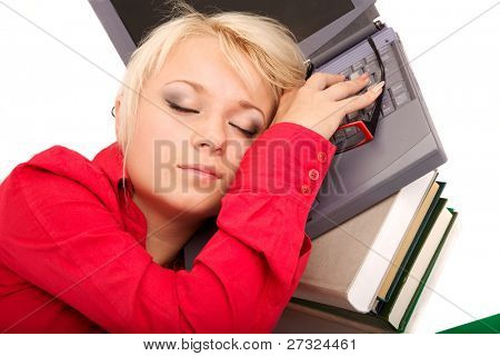 dormire beuaty con il computer portatile sul bianco