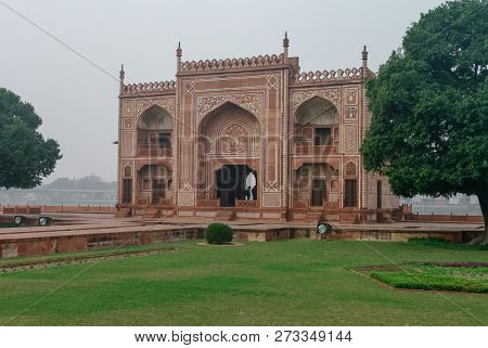 Itmad Ud Daulah Tomb, 17th Century(baby Taj). Agra, Uttar Pradesh, India