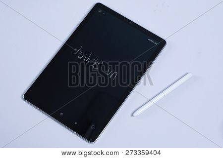 Closeup Review Photos Of Samsung Galaxy Tab 4 In Saigon / Vietnam, 7 December 2018