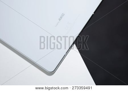 Closeup Review Photos Of Samsung Galaxy Tab 4 In Saigon / Vietnam, 7 December 2018