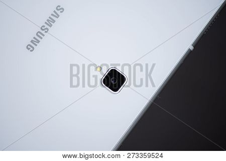 Closeup Review Photos Of Samsung Galaxy Tab 4 In Saigon / Vietnam, 7 December 2018