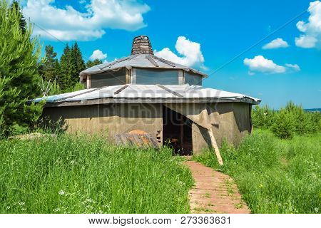 Unique Lodgings Blend In With Nature. Eco Housing.