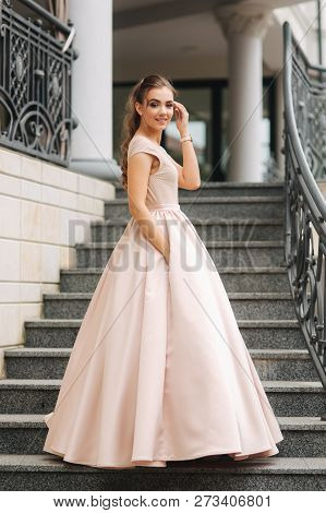 Elegant Lady Satnd On Stairs In Front Of Restaurant