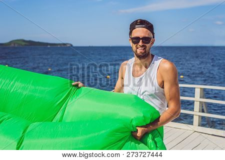 Man Tries To Inflate An Air Sofa. Lamzac