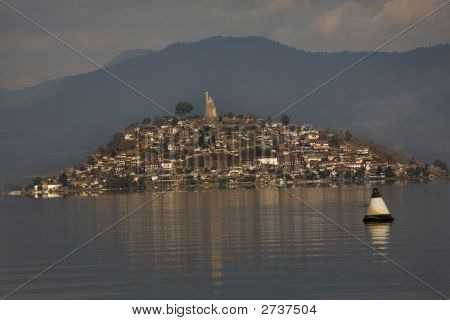 Janitzio ö i Patzcuaro sjön Mexiko