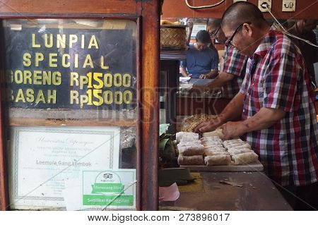 Semarang, Indonesia. December 02 2018. Lumpia Making Process. Lumpia /lunpia Is A Spring Roll Of Chi