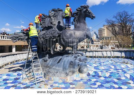 Moscow, Russia-12 April: Workers Conduct Preparation For A Summer Season The Fountain (four A Season