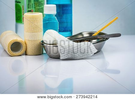 Wound Care Dressing Set And Stainless Steel Basin, Forceps, Alcohol Bottle, Normal Saline, Cohesive 