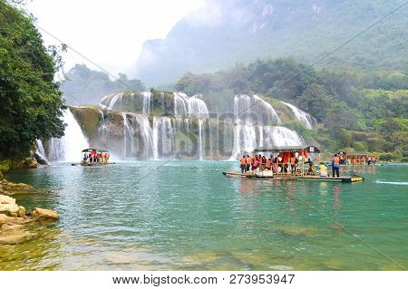 Cao Bang, Vietnam - Nov 30, 2018 : Tourist Visiting Ban Gioc Waterfall Or Detian Falls By Bamboo Boa