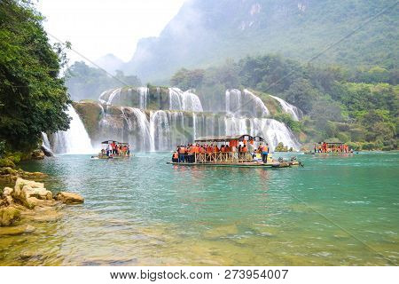 Cao Bang, Vietnam - Nov 30, 2018 : Tourist Visiting Ban Gioc Waterfall Or Detian Falls By Bamboo Boa
