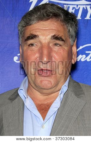 LOS ANGELES - 21 SEP: Jim Carter llega a la variedad y las mujeres en la película Pre-Emmy evento en Scarpet
