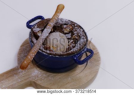 Baked Chocolate Fondant Cake With Vanila Ice Cream