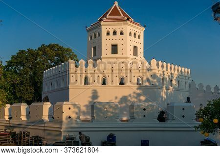 Bangkok, Thailand - December 24, 2015: Phra Sumen Fort In Santichaiprakarn Park In Bangkok