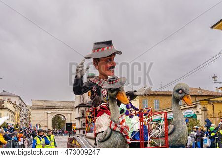 Crema, Italy - February 26, 2023: Carnival Parade, With Allegorical Figure Wagon, And Crowd, In Crem