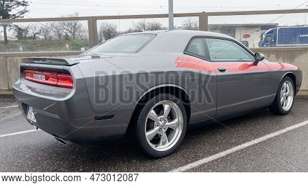 Bordeaux , Aquitaine  France - 03 10 2023 : Dodge Challenger Rt Hemi 5.7 Liter With Logo Brand And T