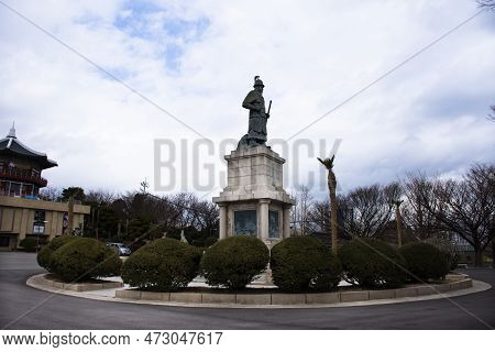 Sculpture Carving Of Yi Sun Sin Figure Statue Monument For Korean People Travelers Travel Visit In D
