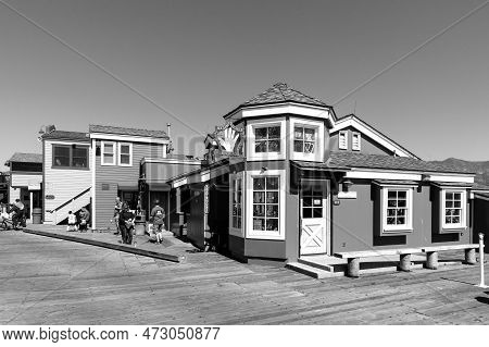 Santa Barbara, Usa - March 16, 2019: Historic  House At Santa  Barbara Pier Under Blue Sky.