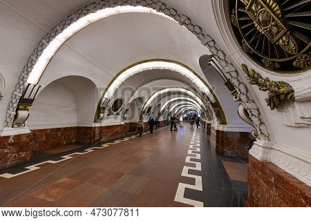 Saint Petersburg, Russia - Dec 25, 2021: Interior Of The  Ploshchad Vosstaniya Metro Station In Sain