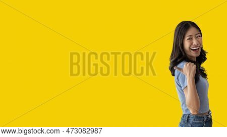 Asian woman pointing finger inviting click here, It is recommended to follow this direction or click