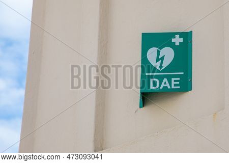 Bordeaux , Aquitaine  France - 03 19 2023 : Dae Mindray Logo Sign And French Text Automated External