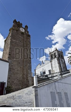 Der Uhrturm von Serpa, Portugal
