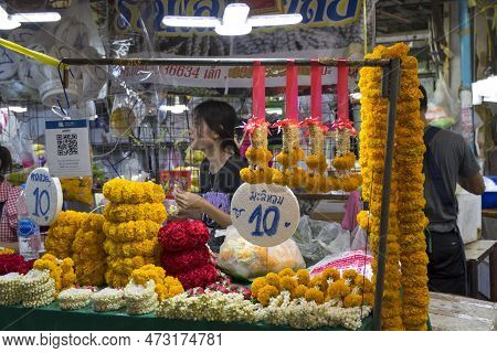 Bangkok, Thailand- 14 Feb, 2023: People Sell Flowers At The Flower Market Pak Klong Thalat In Bangko
