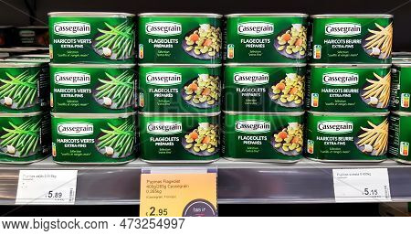 Latvia, Riga, March, 2023: Cassegrain Flageolets Beans With Rosemary And Thyme  On The Promotional S