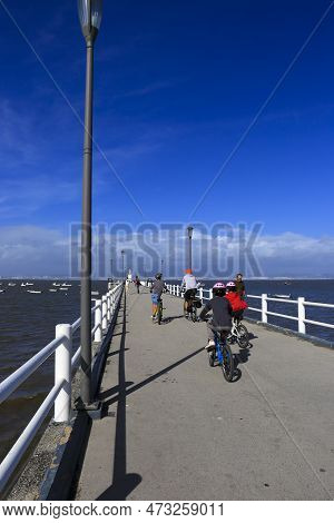 Alcochete, Lisbon, Portugal- October 21, 2022: People Relaxing And Doing Exercise In Alcochete Town 