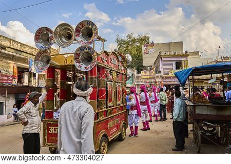 Sikar,rajasthan ; 03-24-2023 : People Celebrating The Gangaur Festival With Band