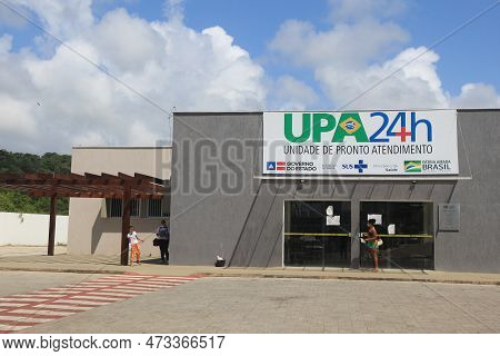 Ilheus, Bahia, Brazl - July 10, 2022: View Of The Emergency Care Unit - Upa 24hs - In The Neighborho