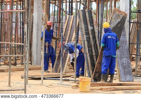 Ilheus, Bahia, Brazil - October 7, 2022: Workers During Construction Of A Polyclinic Of The Estada D